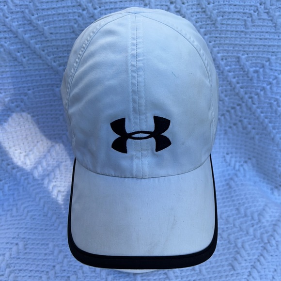 Under armor white and black adjustable hat - Picture 6 of 8